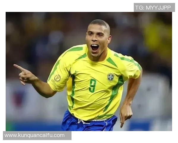 八十年代足球六大球星风采回顾：传奇人物与辉煌时刻再现