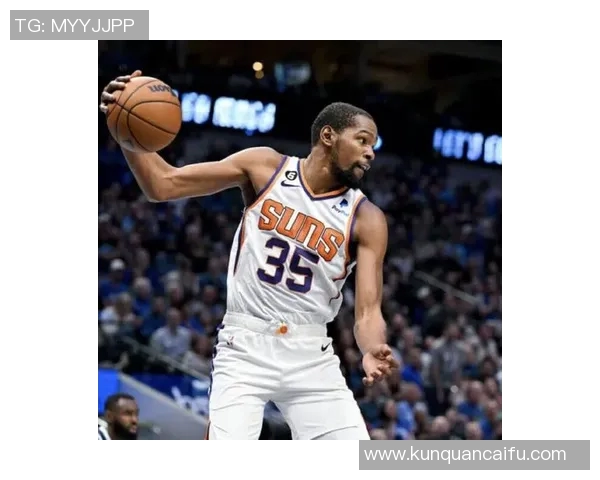 足球巨星与耐克签约合约解析：球场与品牌的深度合作揭秘