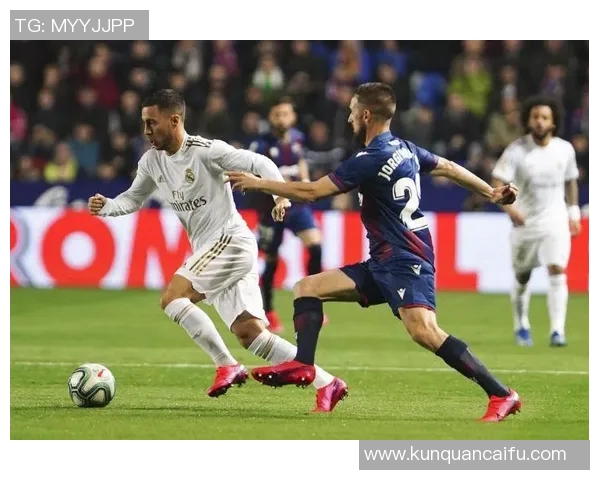 足球球星退役后的商业代言投资收入与生活转型路径分析